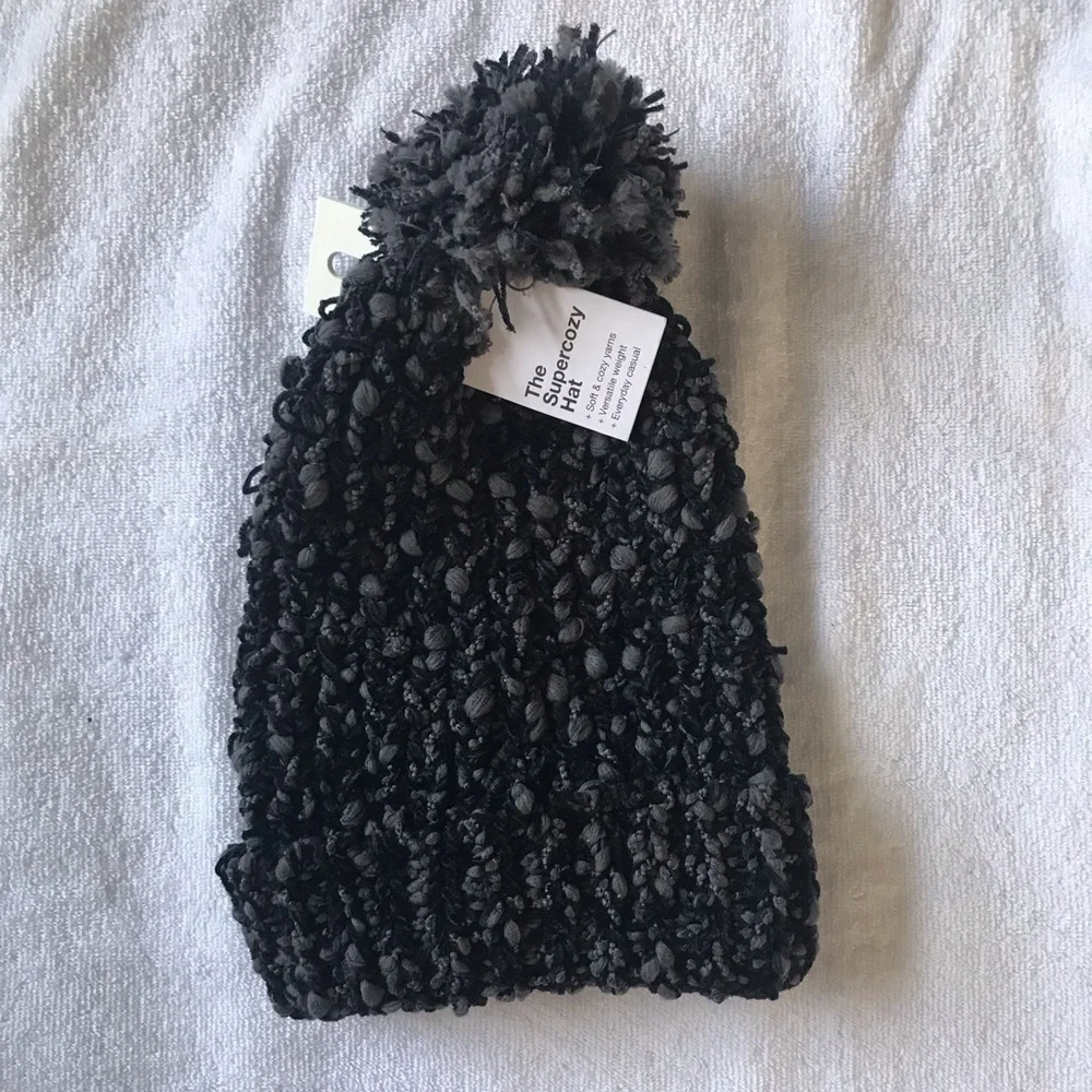 NWT The Supercozy Hat